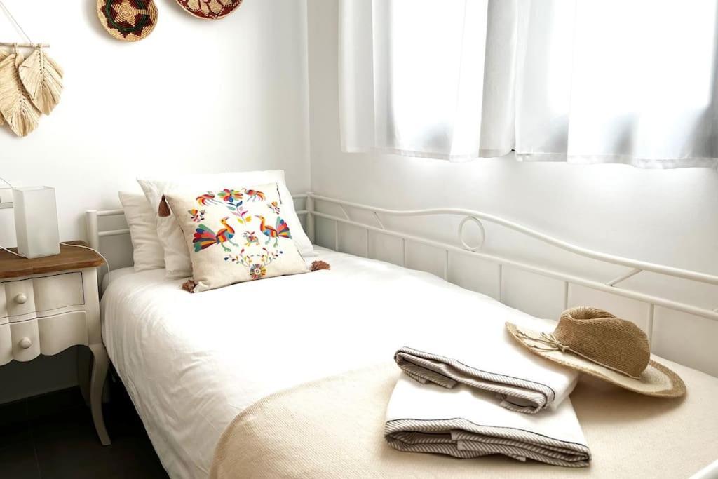 Nautilus Beach Apartment - Apartamento Azul โรตา ภายนอก รูปภาพ